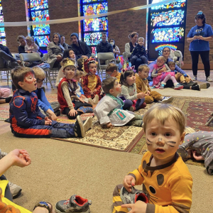 Purim-young-families-megillah-reading-dressed-up