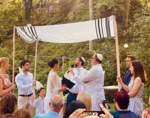 Rabbi Glick hosting wedding service Har Zion