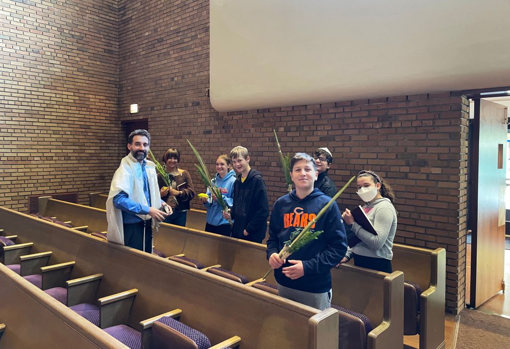 Religious-School-Teenagers-With-Rabbi-Click Religious-School-Teenagers-With-Rabbi-Click