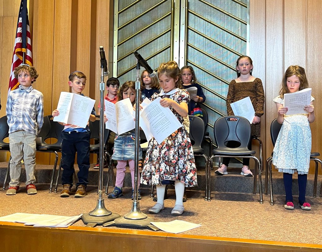 Grade1-aleph-families-shabbat-service-girls