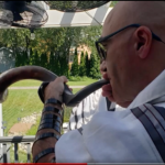 Mike Weinstein Sounding the Shofar at last year's Western Minyan